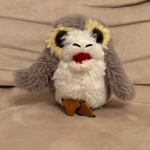 Star Wars Porg Sound-making Stuffed Animal w/ Magnetic Attachment